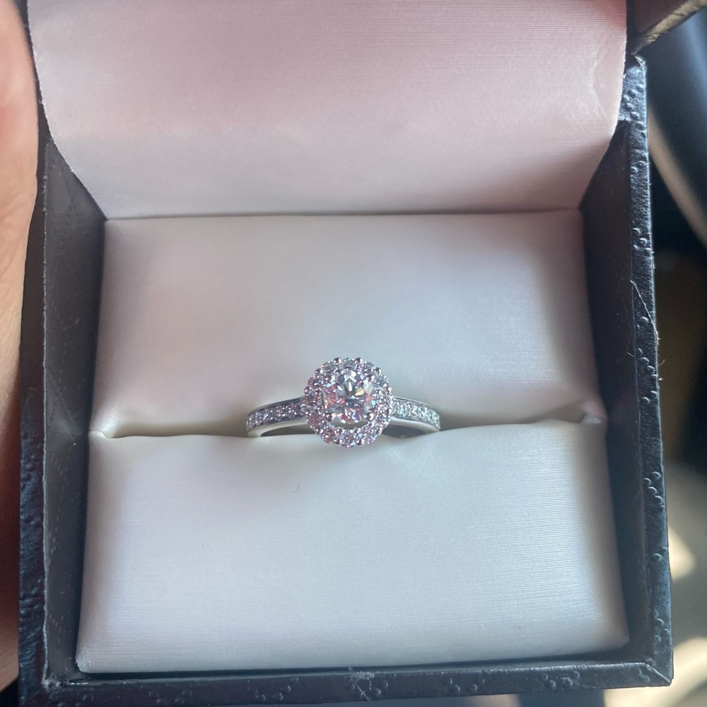 Halo engagement ring